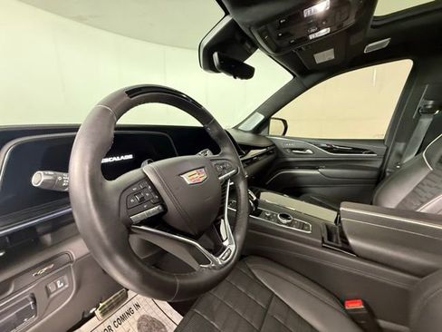 Used 2023 Cadillac Escalade V AWD/4WD image 9