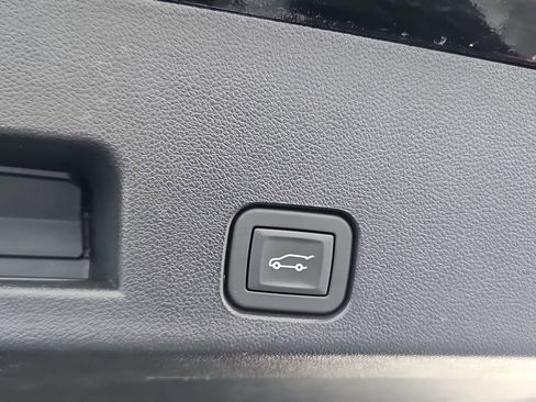 Used 2025 Buick Enclave Preferred w/ Power Package image 33