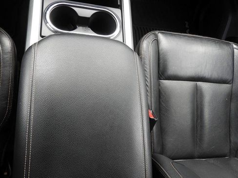 Used 2018 Nissan Titan SL w/ Chrome Package image 39