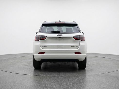 Used 2025 Jeep Compass Limited image 7