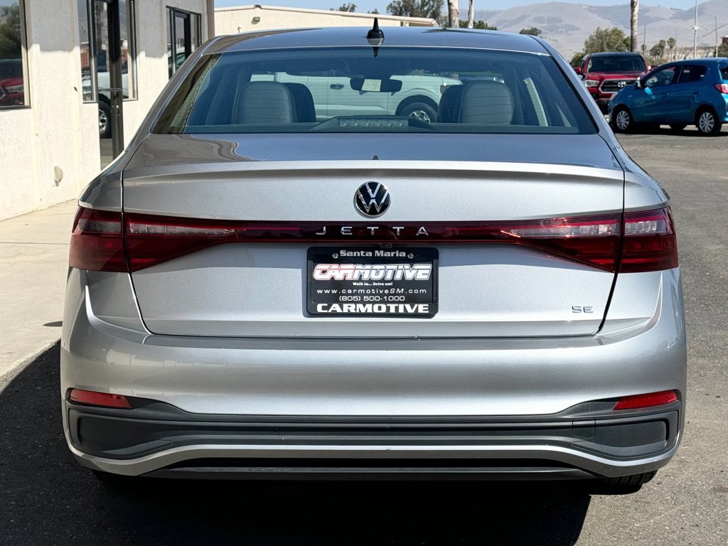 Used 2025 Volkswagen Jetta SE FWD image 5
