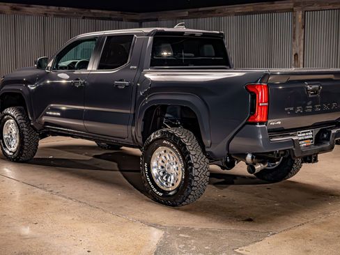 Used 2026 Toyota Tacoma SR5 image 6