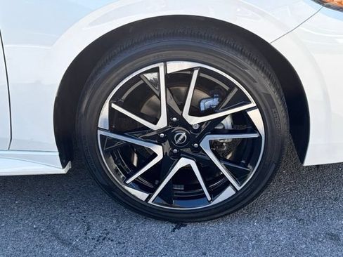 Used 2024 Nissan Sentra SR FWD image 11
