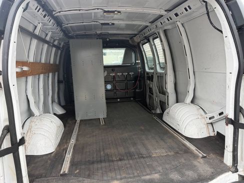 Used 2018 Chevrolet Express 2500 w/ Driver Convenience Package RWD image 14