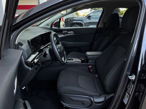 Used 2026 Kia Sportage LX FWD image 8