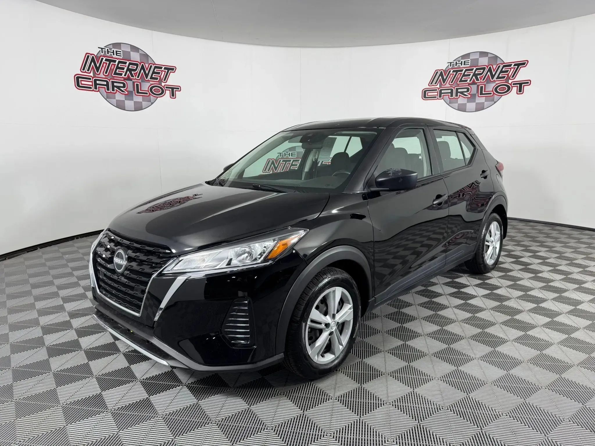 Used 2022 Nissan Kicks S FWD image 3