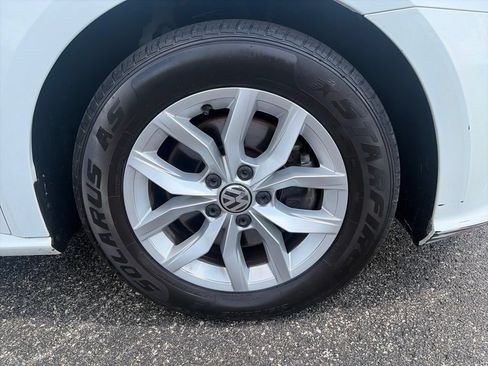 Used 2017 Volkswagen Passat 1.8T S FWD image 9