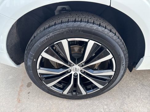 Certified 2025 Volvo XC60 B5 Plus image 15