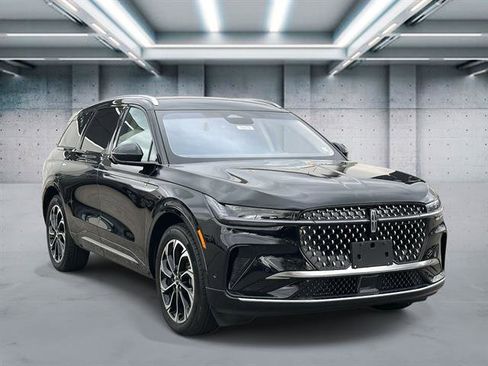 Certified 2024 Lincoln Nautilus Reserve image 2