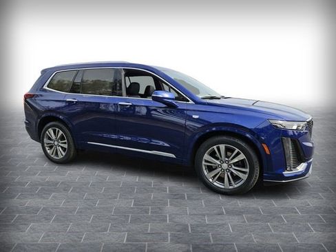 Certified 2025 Cadillac XT6 Premium Luxury image 3