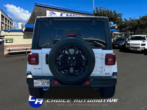 Used 2022 Jeep Wrangler Unlimited Sahara AWD/4WD image 7