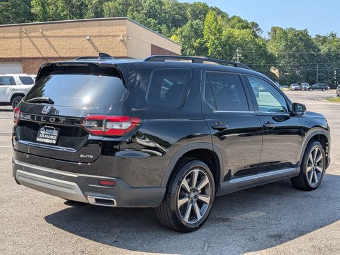 Used 2023 Honda Pilot Elite image 9