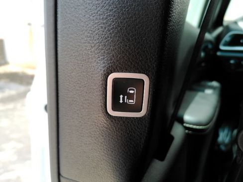 Used 2026 Chrysler Pacifica Select FWD image 30