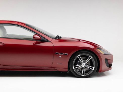 Used 2015 Maserati GranTurismo Sport image 23