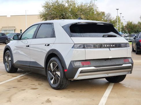 New 2026 Hyundai Ioniq 5 SEL image 3