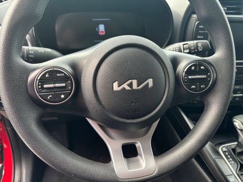 Used 2025 Kia Soul LX w/ LX Technology Package FWD image 24