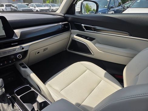 Used 2023 Kia Telluride S AWD/4WD image 16