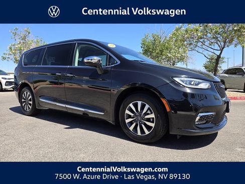 Used 2023 Chrysler Pacifica Limited FWD image 1