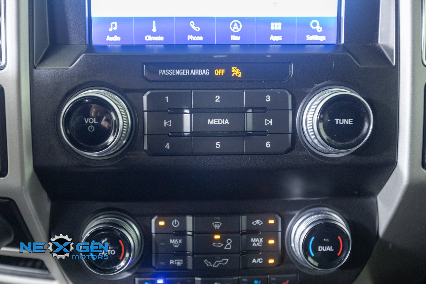 Used 2020 Ford F150 Lariat w/ Equipment Group 502A Luxury AWD/4WD image 19