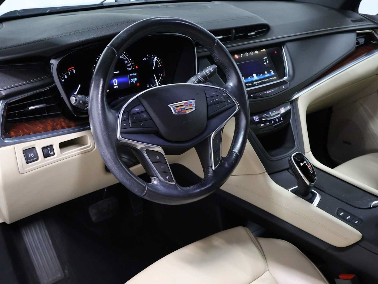 Used 2018 Cadillac XT5 Luxury w/ Driver Awareness Package AWD/4WD image 4