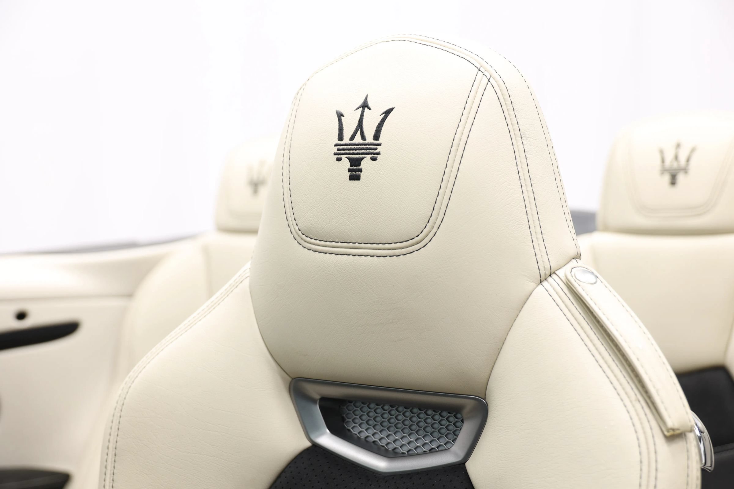 Used 2018 Maserati GranTurismo Sport RWD image 17