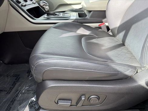 Used 2022 Kia Carnival LX image 12