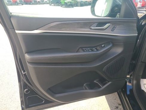 New 2025 Jeep Grand Cherokee Limited w/ Luxury Tech Group II image 10