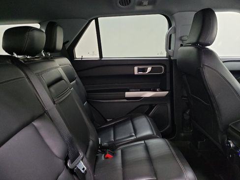 Used 2022 Ford Explorer XLT w/ Equipment Group 202A AWD/4WD image 19
