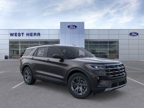 Used 2026 Ford Explorer Active w/ Active Comfort Package AWD/4WD image 7