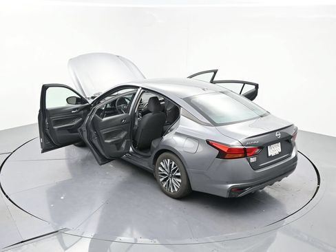 Used 2024 Nissan Altima 2.5 SV FWD image 23