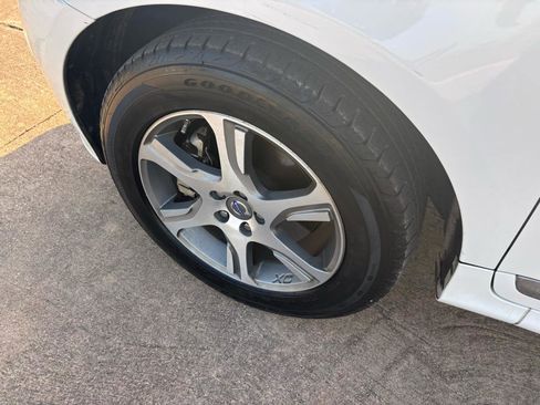 Used 2015 Volvo XC60 T6 w/ Proximity Package FWD image 19