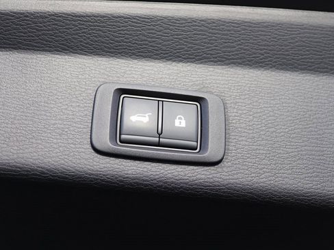 Used 2025 Mitsubishi Outlander AWD image 29