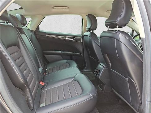 Used 2017 Ford Fusion SE w/ Equipment Group 201A AWD/4WD image 19