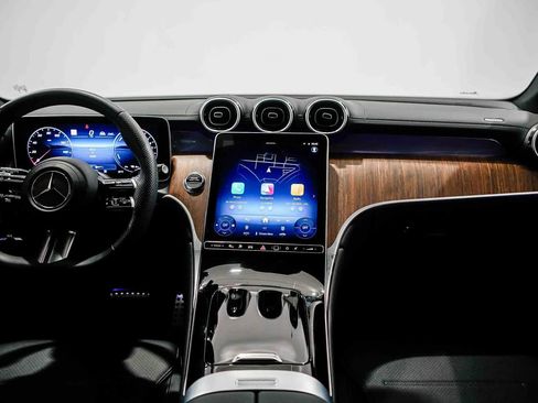 Used 2025 Mercedes-Benz GLC 350e 4MATIC image 11