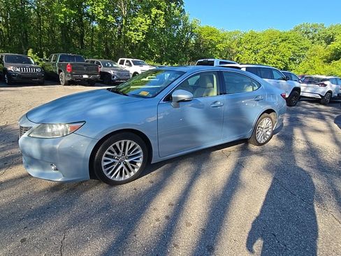 Used 2013 Lexus ES 350 w/ Luxury Pkg FWD image 2