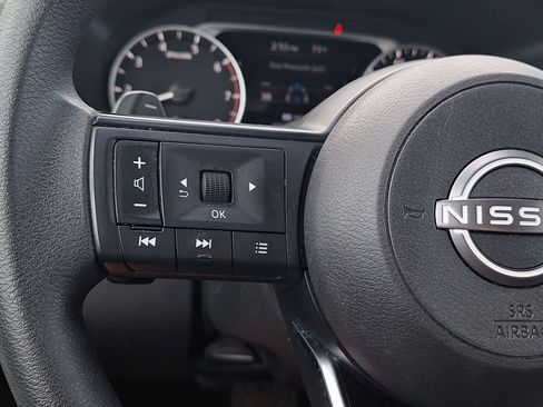 Used 2023 Nissan Rogue S image 16