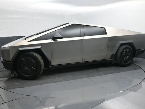 Used 2025 Tesla Cybertruck AWD Crew Cab image 2