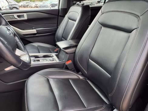 Used 2023 Ford Explorer XLT w/ Equipment Group 202A AWD/4WD image 3