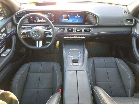 Used 2025 Mercedes-Benz GLS 580 4MATIC image 11
