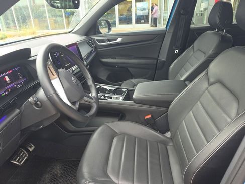 Used 2024 Volkswagen Atlas Cross Sport SEL R-Line AWD/4WD image 9