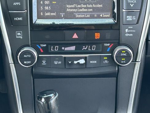 Used 2015 Toyota Camry XSE FWD image 19