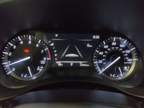 Used 2021 Toyota Highlander XLE AWD/4WD image 23