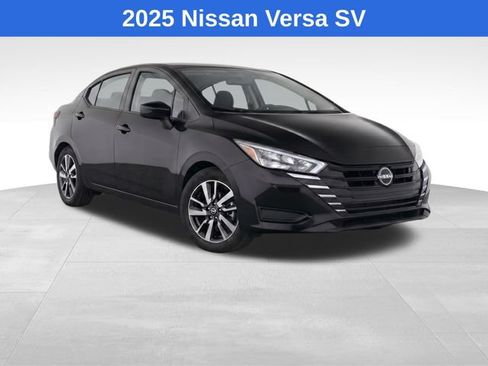 Used 2025 Nissan Versa SV FWD image 2