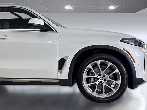 Used 2024 BMW X5 xDrive40i w/ Premium Package AWD/4WD image 36