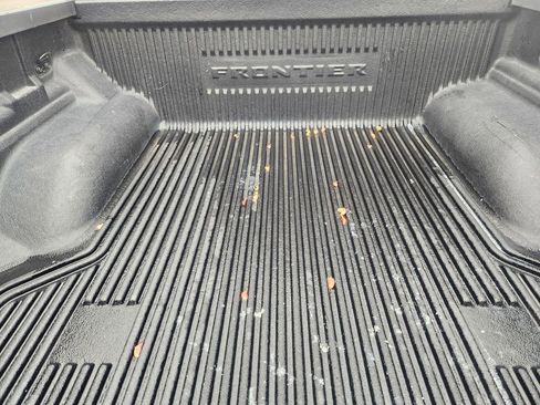 Used 2024 Nissan Frontier SV image 31