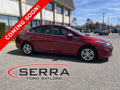 Used 2018 Chevrolet Cruze LT w/ LT Convenience Package FWD image 1