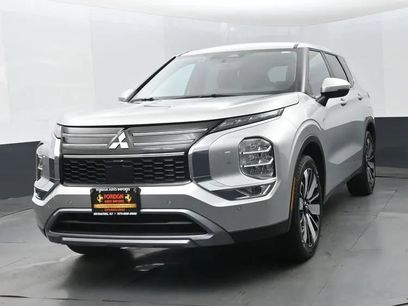 Used 2025 Mitsubishi Outlander SE