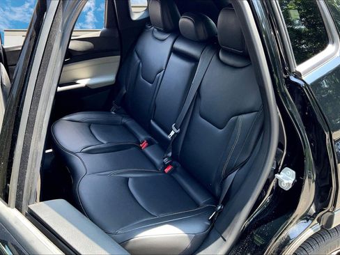 New 2025 Jeep Compass Limited image 10