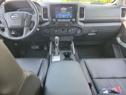 Used 2022 Nissan Frontier SV w/ SV Premium Package AWD/4WD image 16