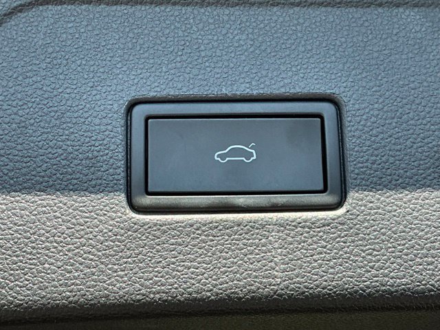Certified 2023 Volkswagen Atlas SEL R-Line AWD/4WD image 21